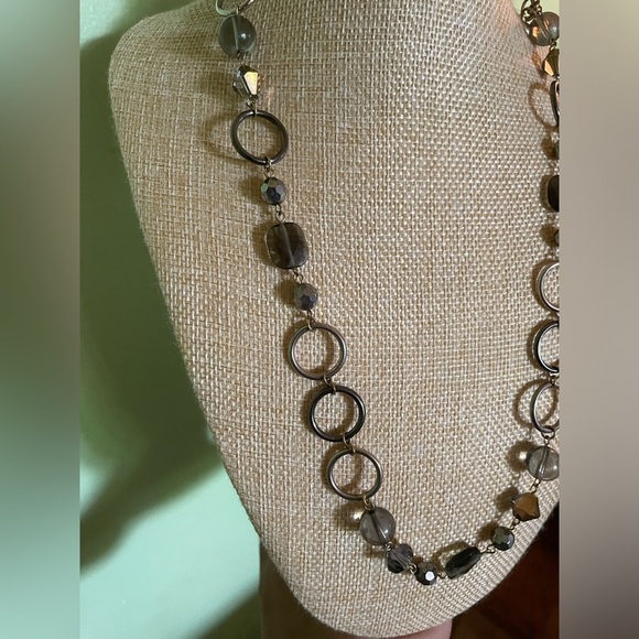 Silver hoop necklace with smoky gray and topaz coloured beads - Picture 3 of 5